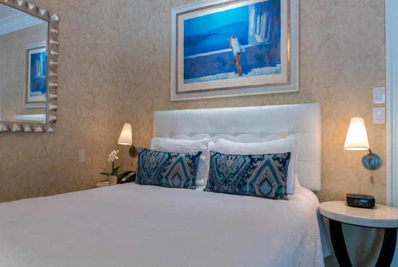 Queen Room image 1