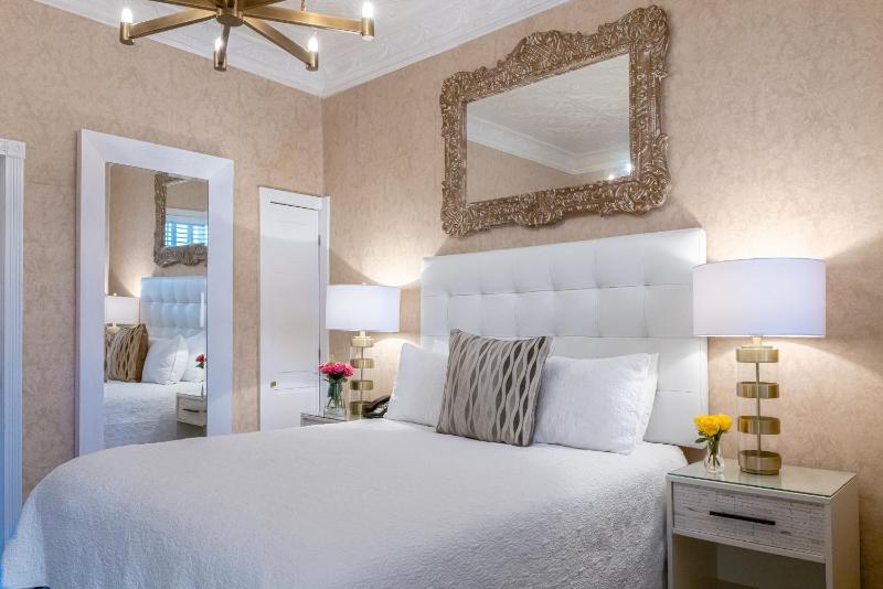 Queen Room image 4