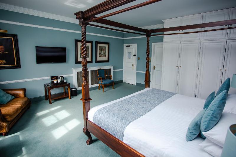 Four Poster Room image 3