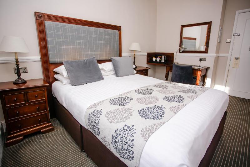 Classic Double Room image 3