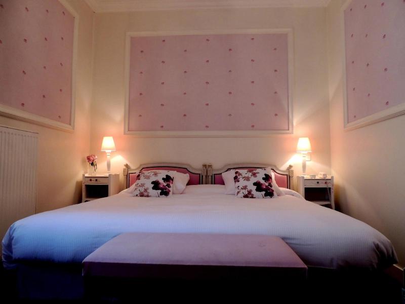 Double or Twin Room with Private Bathroom image 2