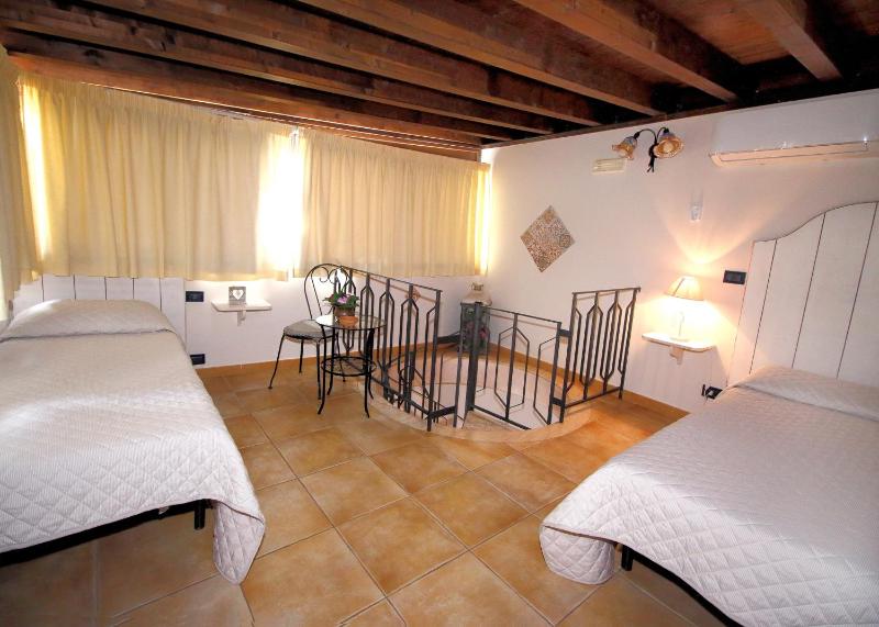 Triple Room image 1