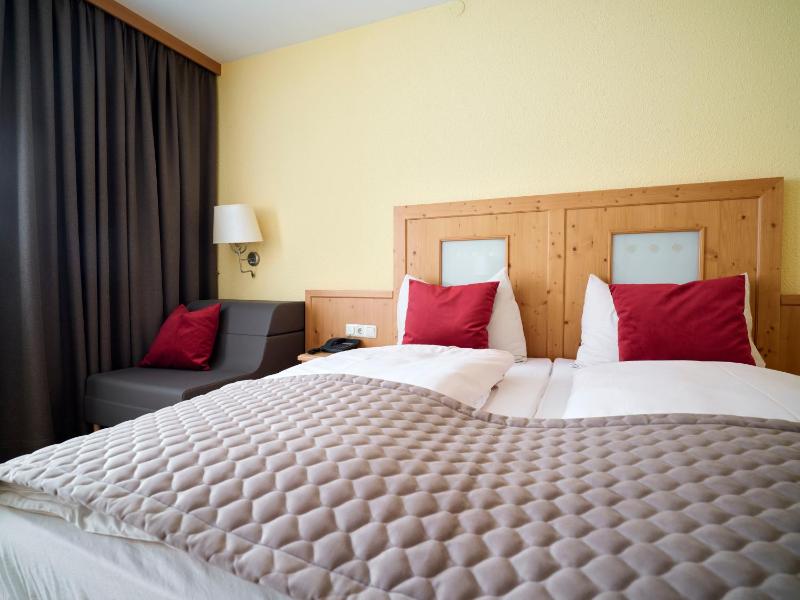 Double Room with Balcony image 3
