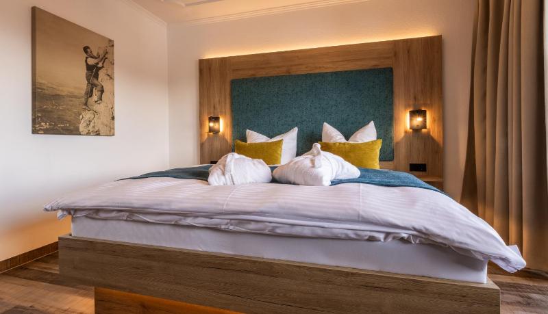 Double Room with Mountain View image 4
