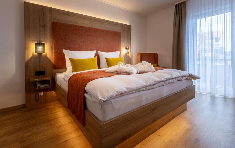Double Room image 3