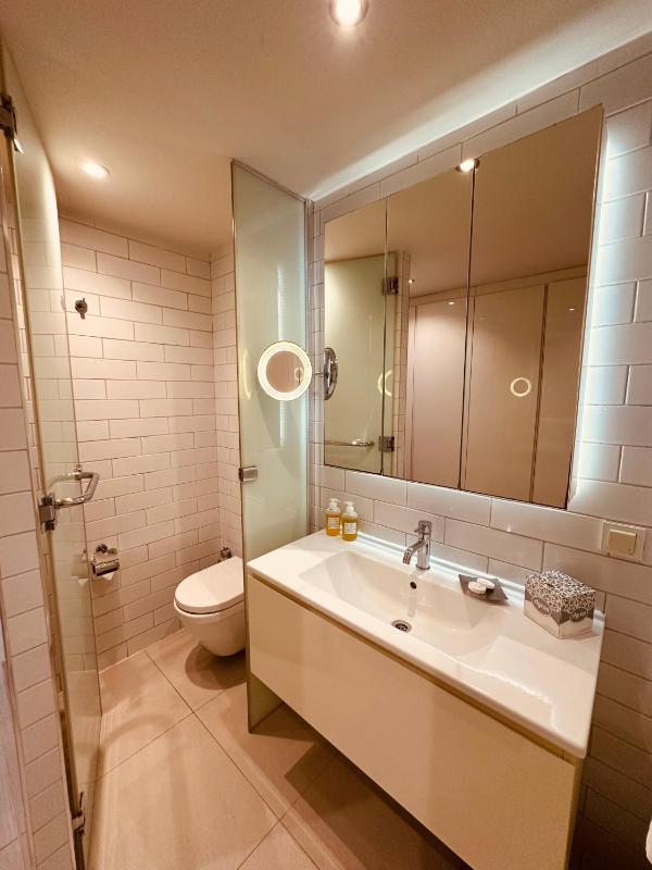Standard King Room image 1