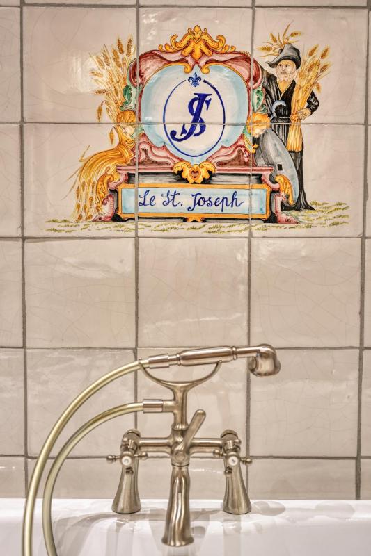 Standard Suite image 4