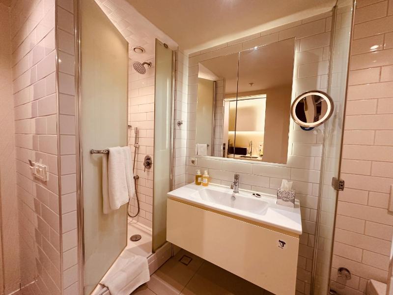 Standard Queen Room image 2