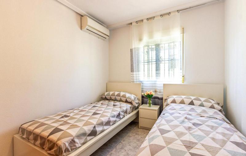 Beautiful Home In Orihuela Costa - image 19