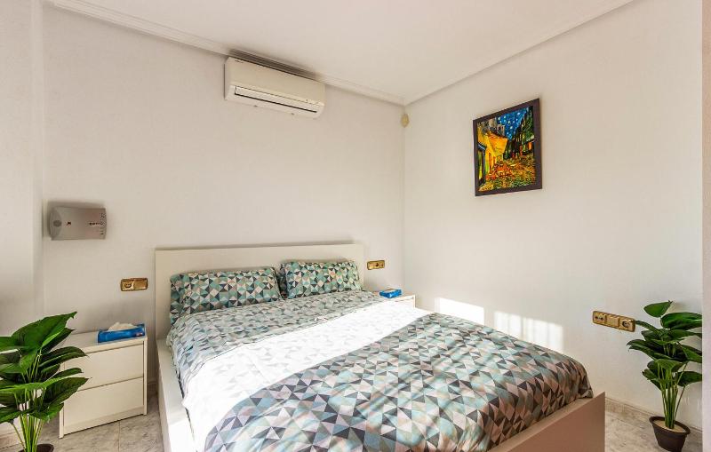 Beautiful Home In Orihuela Costa - image 2