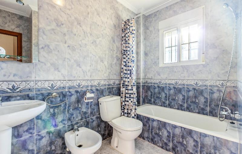 Beautiful Home In Orihuela Costa - image 21