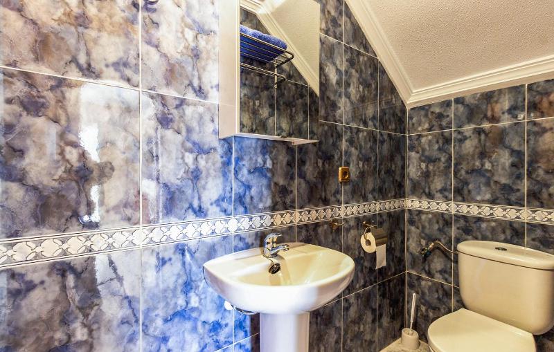 Beautiful Home In Orihuela Costa - image 10
