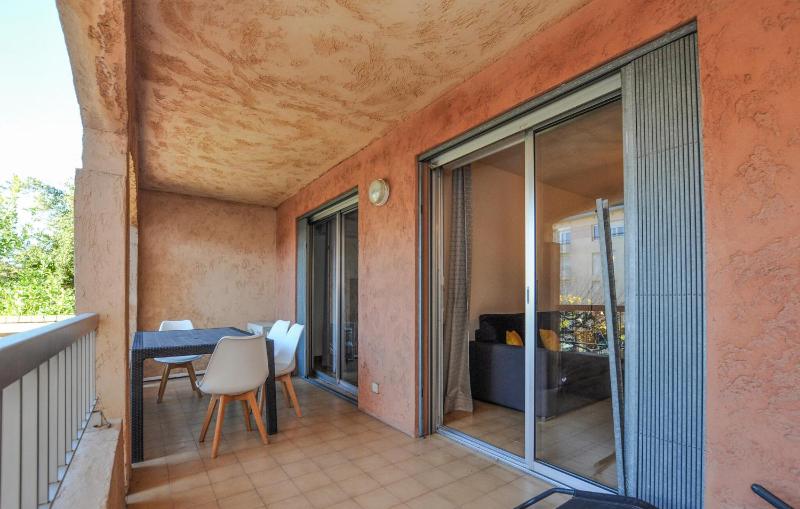 Amazing Apartment In Fréjus With Wifi - image 7