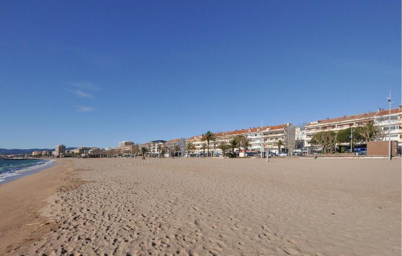 Amazing Apartment In Fréjus With Wifi - image 17