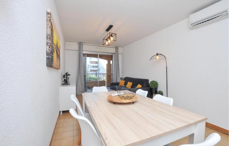 Amazing Apartment In Fréjus With Wifi - image 8