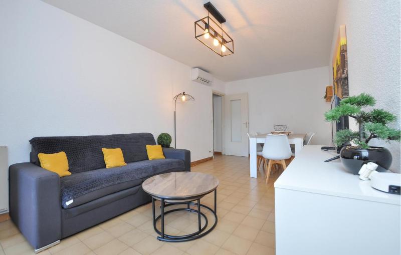 Amazing Apartment In Fréjus With Wifi - image 11