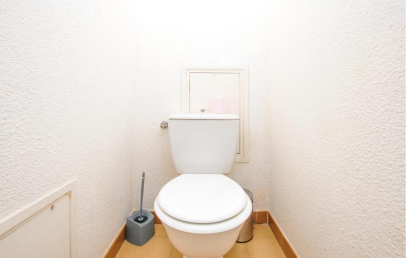 Amazing Apartment In Fréjus With Wifi - image 19