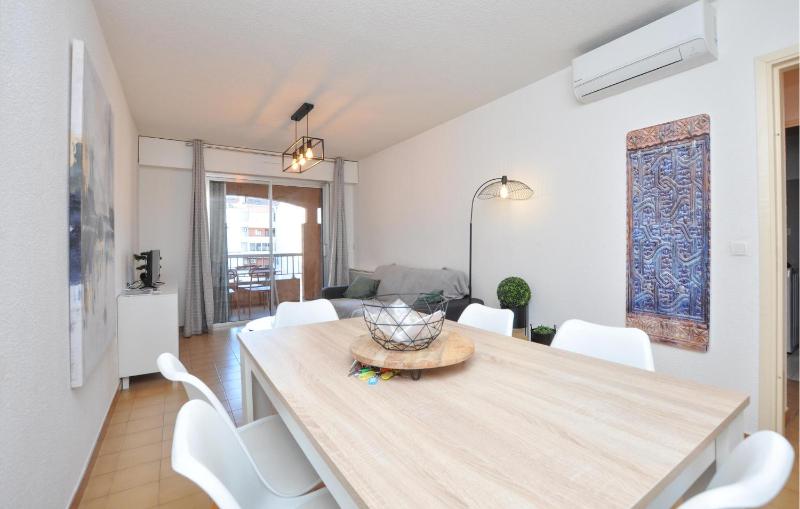 Gorgeous Apartment In Fréjus With Wifi - image 13