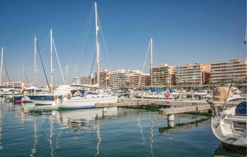 Stunning Apartment In Santa Pola With Wifi - image 7