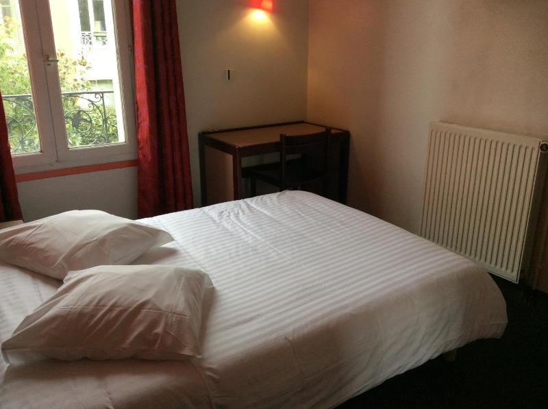 Double Room image 2