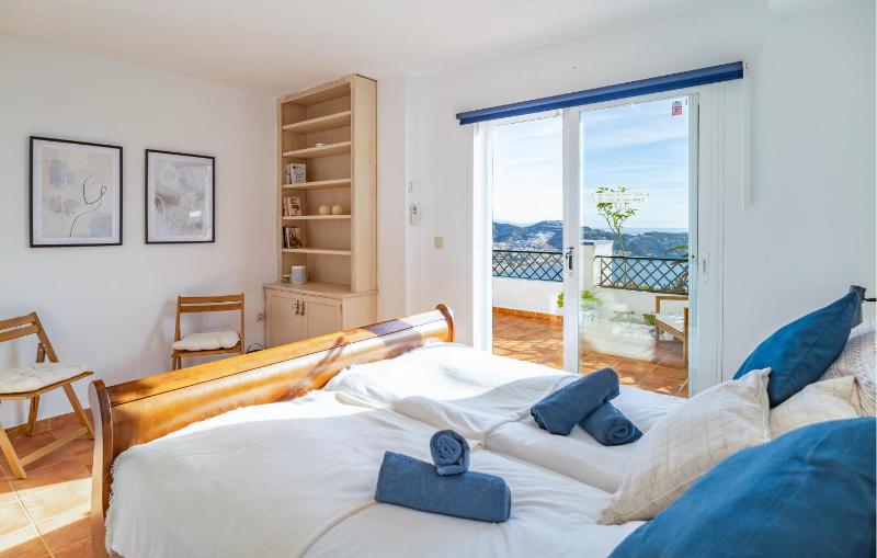 4 Bedroom Gorgeous Home In Almuñecar - image 13