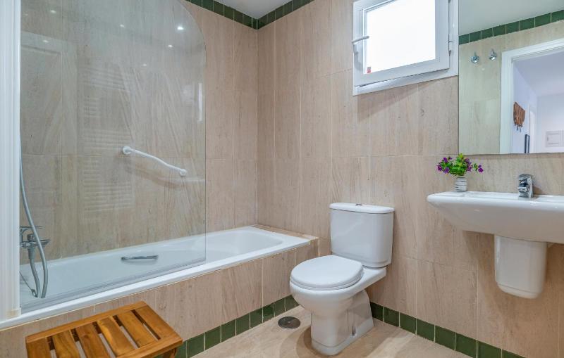 4 Bedroom Gorgeous Home In Almuñecar - image 24