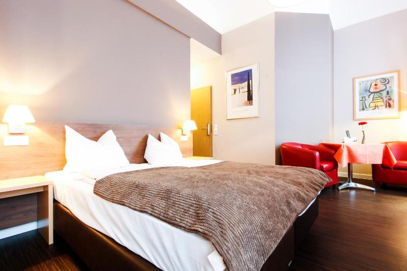 Double Room image 4