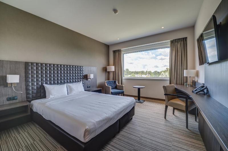 Queen Room image 1