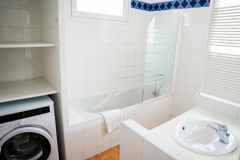 Two-Bedroom Villa with Sea View (6 Adults) image 4