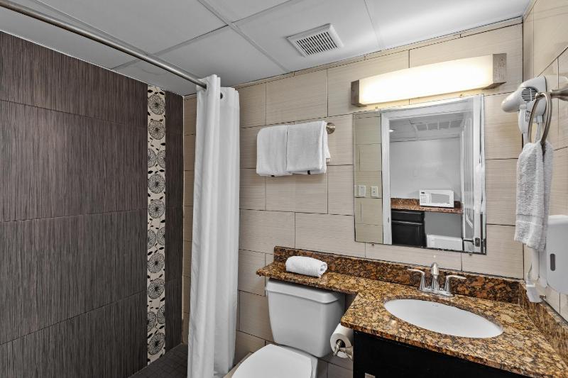 Suite, One King, 1 Single Bed - Non Smoking image 2