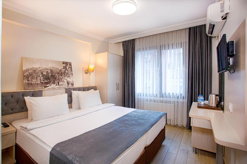Standard Double or Twin Room image 4