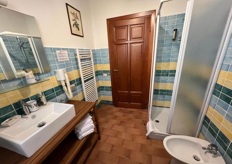 Deluxe Quadruple Room image 4