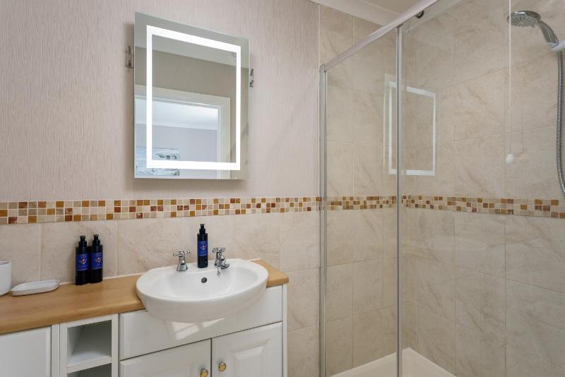 Double Room with Private Bathroom image 4