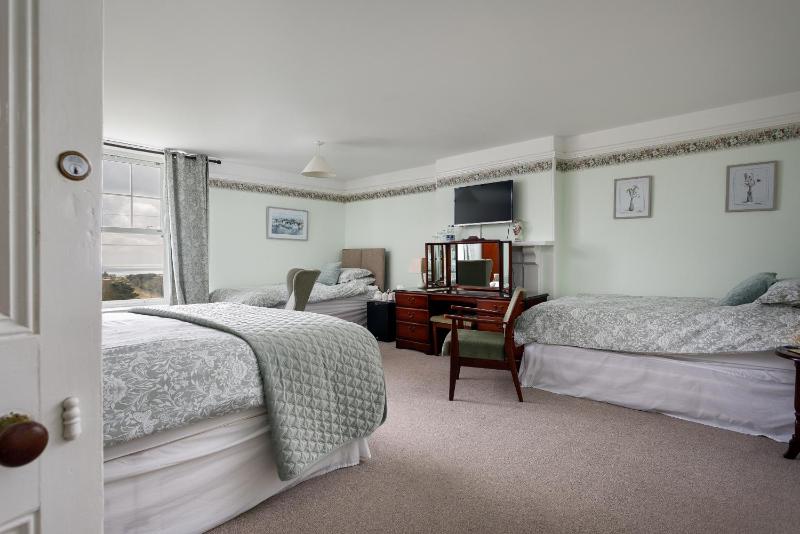 Quadruple Room image 3