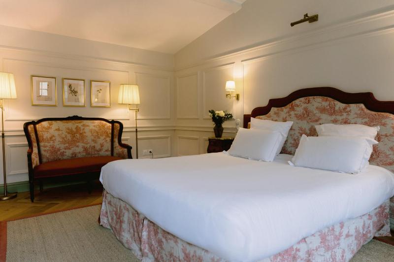 Superior King Room image 2