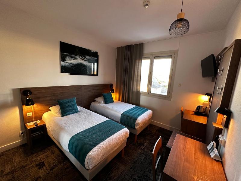 Twin Room image 3