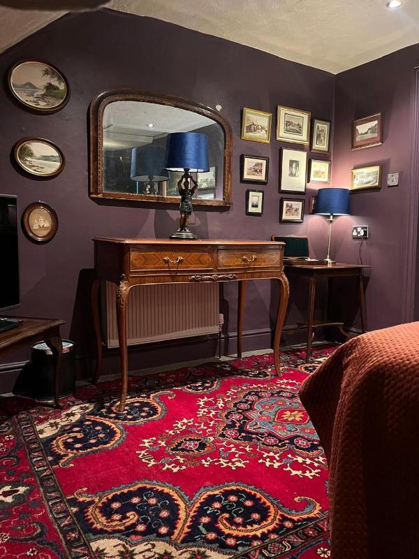 Large Double Room image 3