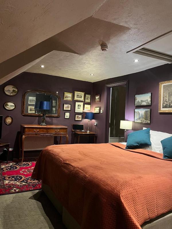 Large Double Room image 4