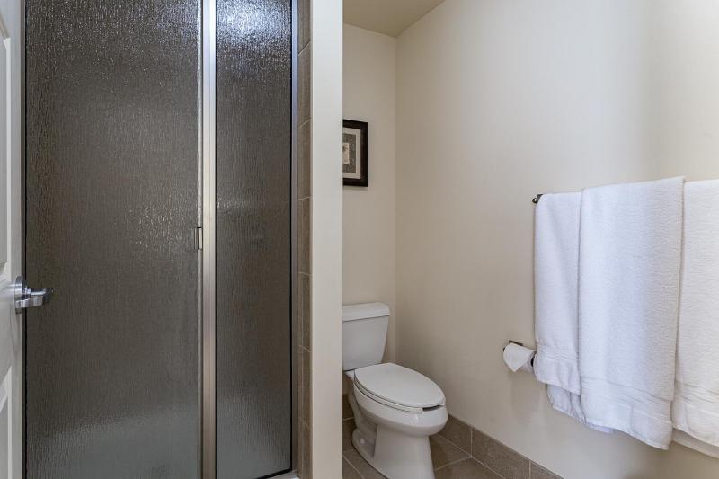 King Room - Non-Smoking image 2