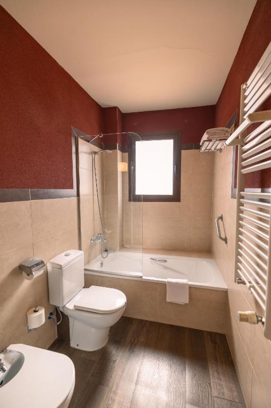 Economy Double or Twin Room image 2