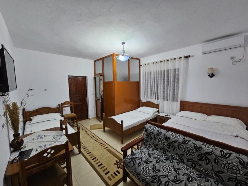 Comfort Triple Room image 4