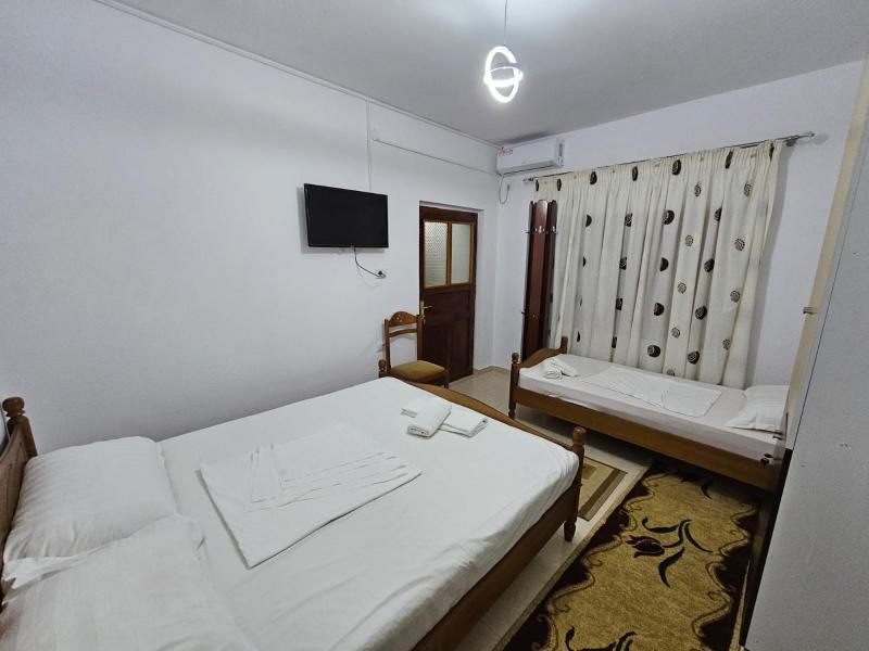 Deluxe Double Room (2 Adults + 1 Child) image 1