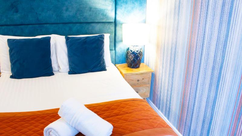 Small Double Room image 4
