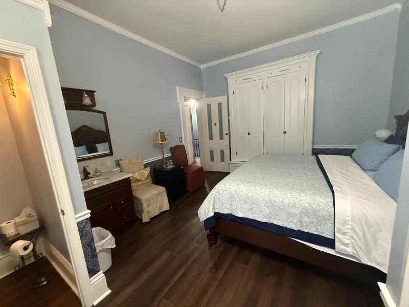 King Room image 3