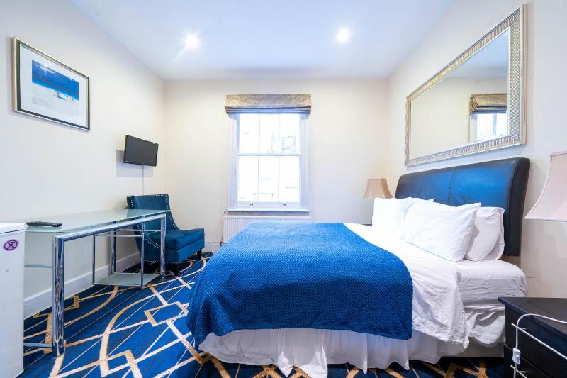 Economy Double Room with Shared Bathroom image 3