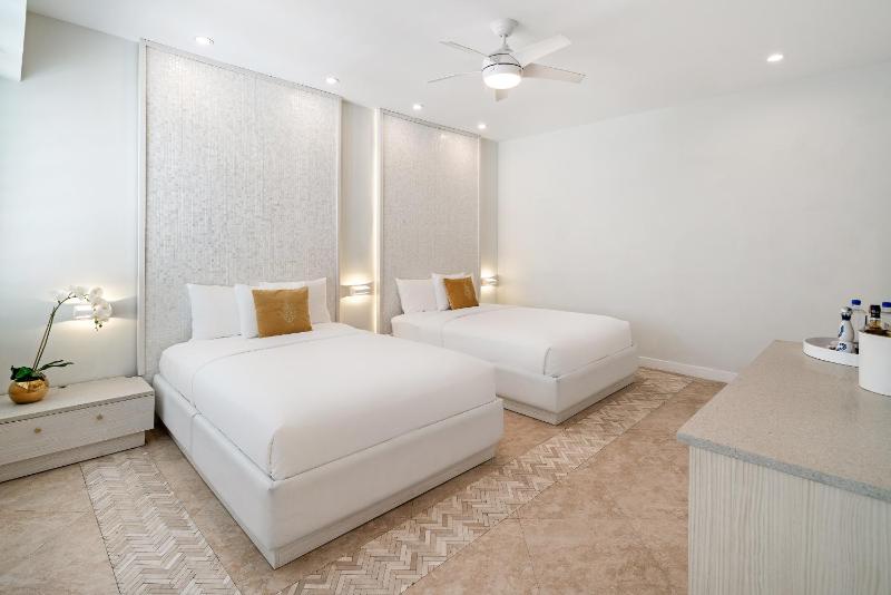 ADA Courtyard Double Queen Suite image 4