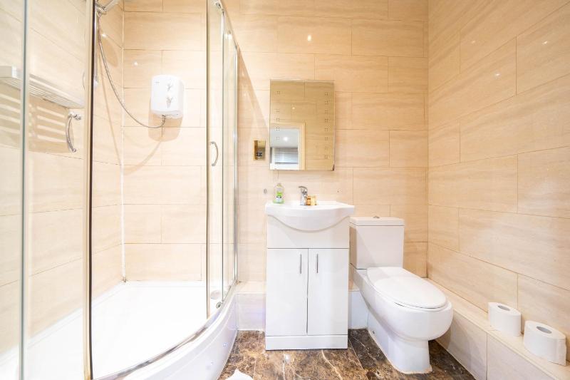 Economy Double Room with Shared Bathroom image 1