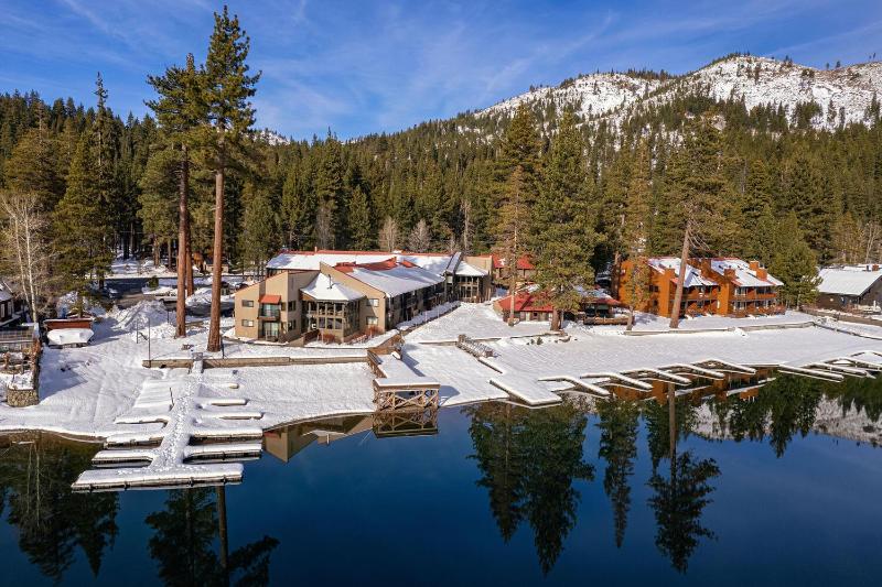 Cozy Studio w/Kitchenette and Balcony #212 at Donner Lake Village - image 3