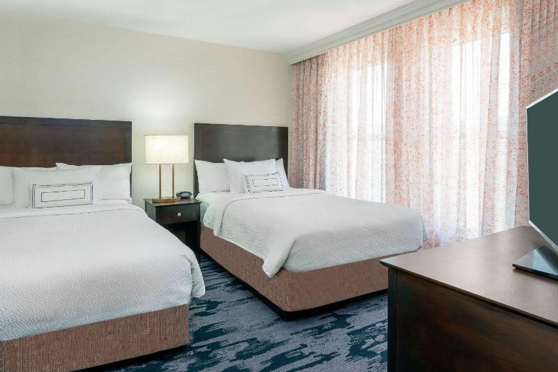 Double Suite with Two Double Beds and City View - Non Smoking image 4