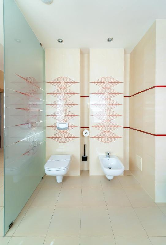 King Suite with Spa Bath image 3